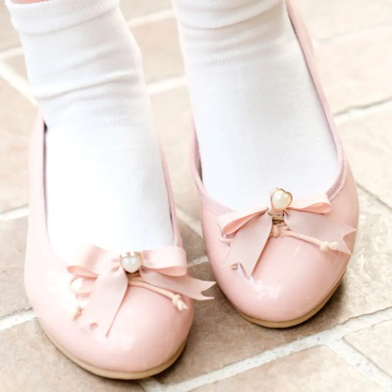 Lovely Pearl Bow Bright Leather Round Toe Flats