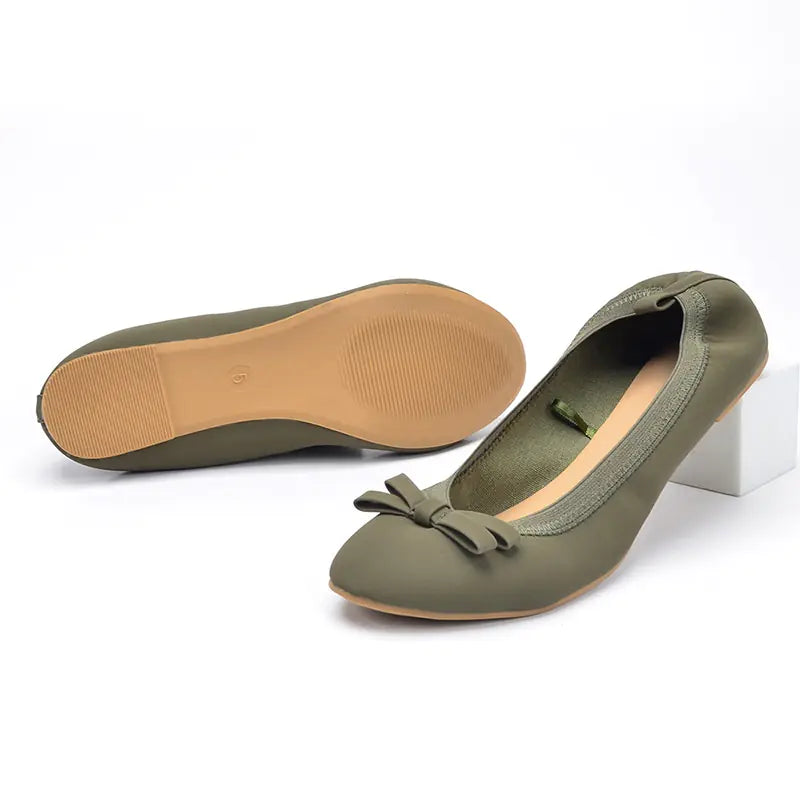 Lovely Pearl Bow Bright Leather Round Toe Flats